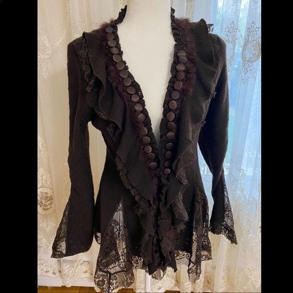 Boutique Sweater - Picture 1 of 7
